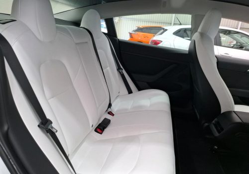Tesla_Model_3_SR-plus_Refresh_LFP_bila_interier-1