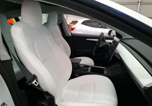 Tesla_Model_3_SR-plus_Refresh_LFP_bila_interier2-1