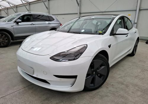 Tesla_Model_3_SR-plus_Refresh_LFP_bila_predek-1