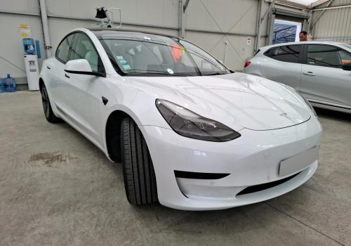 Tesla_Model_3_SR-plus_Refresh_LFP_bila_predek2-1