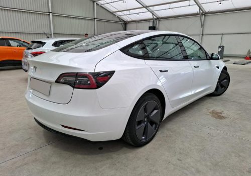 Tesla_Model_3_SR-plus_Refresh_LFP_bila_zadek-1
