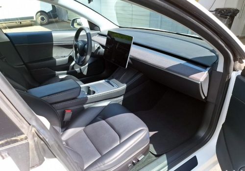 Tesla_Model_3_Standard_Range_Plus_bila_interier3