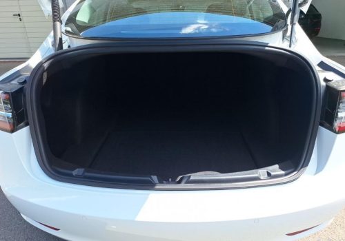 Tesla_Model_3_Standard_Range_Plus_bila_kufr