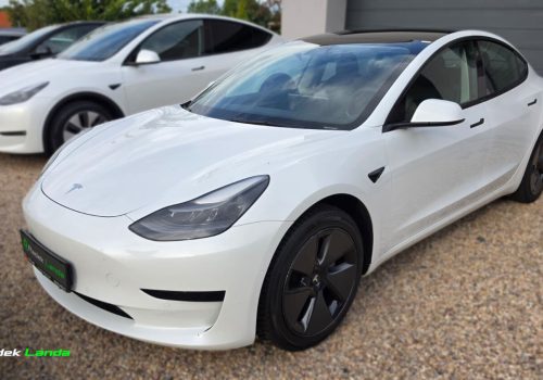 Tesla_Model_3_Standard_Range_Plus_bila_predek2-1