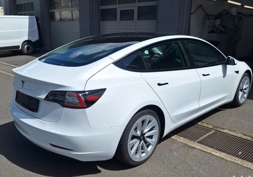 Tesla_Model_3_Standard_Range_Plus_bila_zadek2