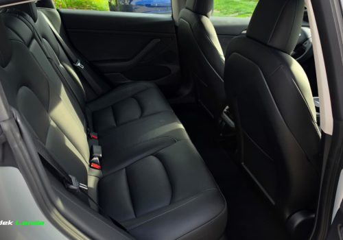 Tesla_Model_3_Standard_Range_Plus_bila_zadni-sedacky