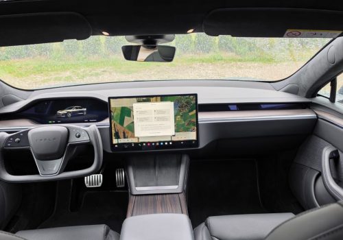 Tesla_Model_S_Long_Range_seda_interier2