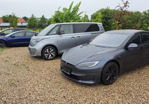 Tesla_Model_S_Long_Range_seda_predek-set