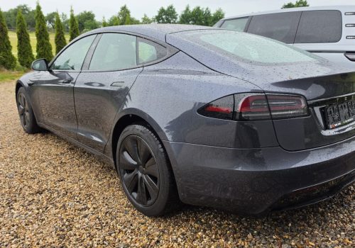 Tesla_Model_S_Long_Range_seda_zadek