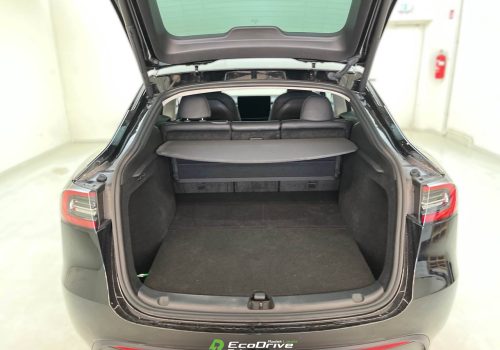 Tesla_Model_Y_LR_AWD_cerna_zavazadlovy-prostor
