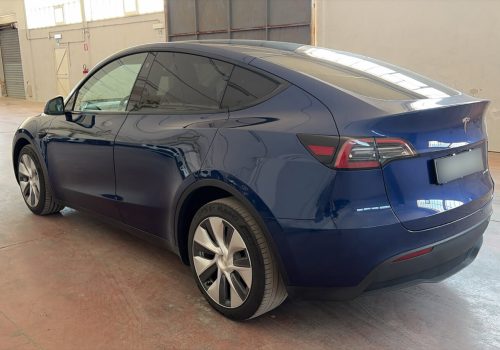 Tesla_Model_Y_Long-Range_Dual-Motor_AWD_modra_Zadek-1