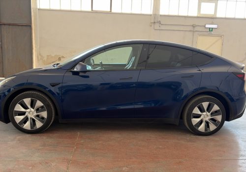 Tesla_Model_Y_Long-Range_Dual-Motor_AWD_modra_bok