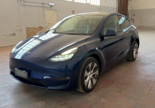 Tesla_Model_Y_Long-Range_Dual-Motor_AWD_modra_predek-1