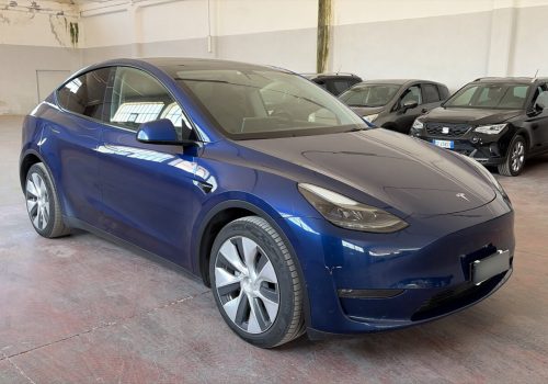 Tesla_Model_Y_Long-Range_Dual-Motor_AWD_modra_predek2-1