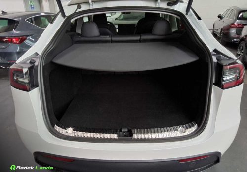 Tesla_Model_Y_Long_Range_AWD_bila_kufr