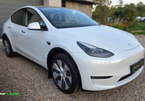 Tesla_Model_Y_Long_Range_AWD_bila_predek-2