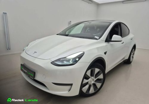 Tesla_Model_Y_Long_Range_AWD_bila_predek