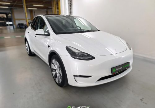 Tesla_Model_Y_Long_Range_AWD_bila_predek