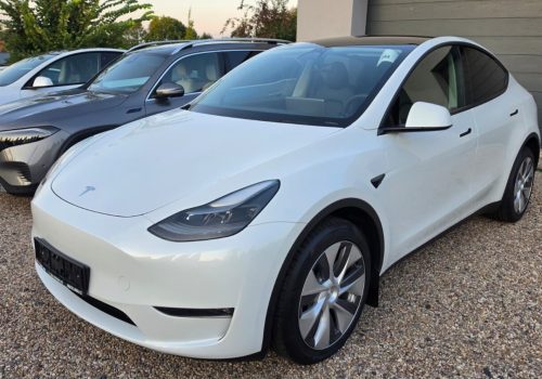 Tesla_Model_Y_Long_Range_AWD_bila_predek2-2