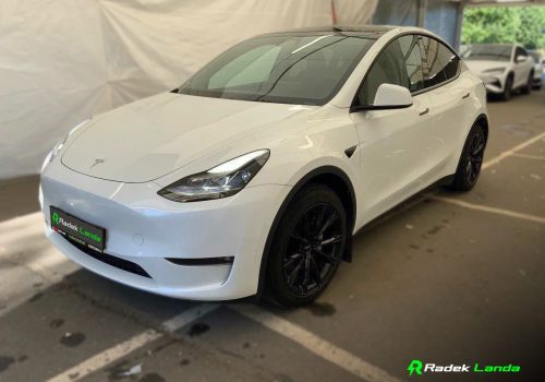 Tesla_Model_Y_Long_Range_AWD_bila_predek2