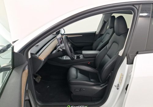 Tesla_Model_Y_Long_Range_AWD_bila_predni_sedacky