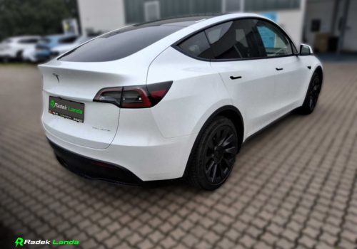 Tesla_Model_Y_Long_Range_AWD_bila_zadek-1