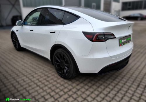 Tesla_Model_Y_Long_Range_AWD_bila_zadek2-1
