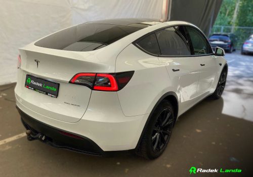 Tesla_Model_Y_Long_Range_AWD_bila_zadek2