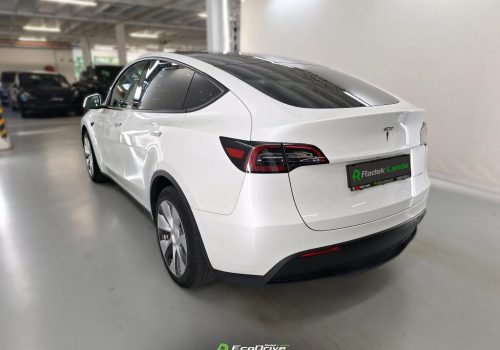 Tesla_Model_Y_Long_Range_AWD_bila_zadek2
