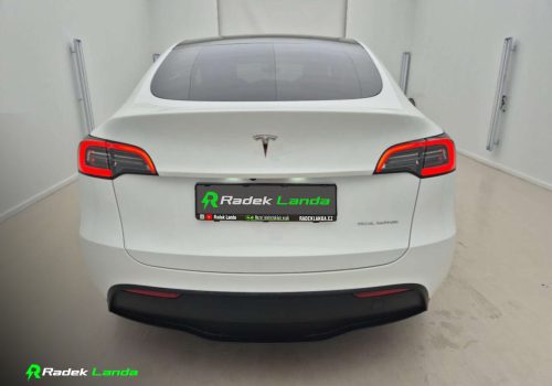 Tesla_Model_Y_Long_Range_AWD_bila_zadek3