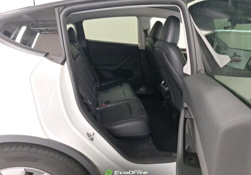 Tesla_Model_Y_Long_Range_AWD_bila_zadni-sedacky