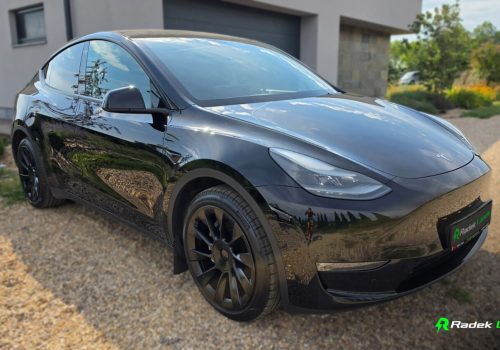 Tesla_Model_Y_Long_Range_AWD_cerna_predek-2