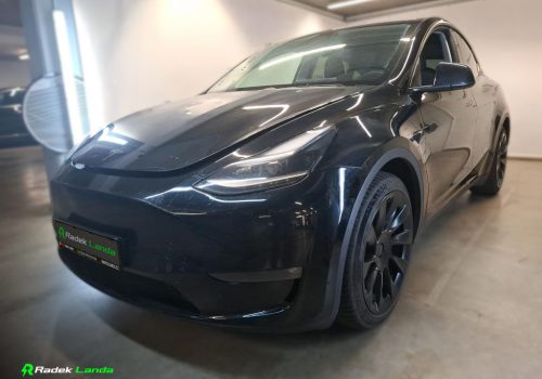 Tesla_Model_Y_Long_Range_AWD_cerna_predek