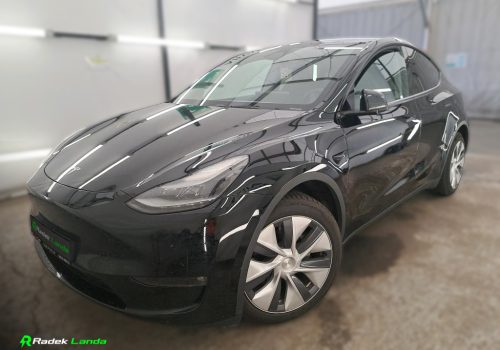 Tesla_Model_Y_Long_Range_AWD_cerna_predek