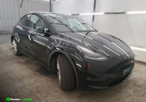 Tesla_Model_Y_Long_Range_AWD_cerna_predek2