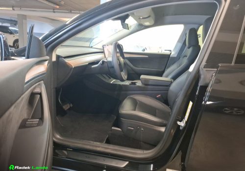 Tesla_Model_Y_Long_Range_AWD_cerna_predni-sedacky