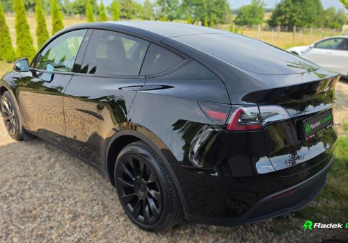 Tesla_Model_Y_Long_Range_AWD_cerna_zadek-3