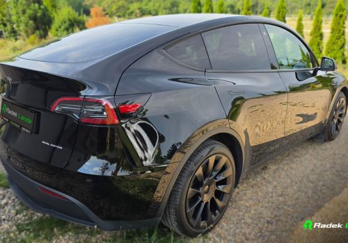 Tesla_Model_Y_Long_Range_AWD_cerna_zadek2-2