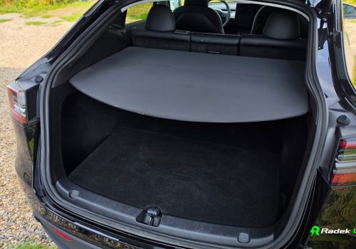 Tesla_Model_Y_Long_Range_AWD_cerna_zavazadlovy-prostor2-3