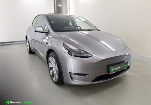 Tesla_Model_Y_Long_Range_AWD_stribrna_predek2