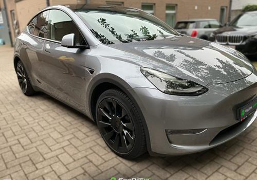 Tesla_Model_Y_Long_Range_AWD_stribrna_predek2