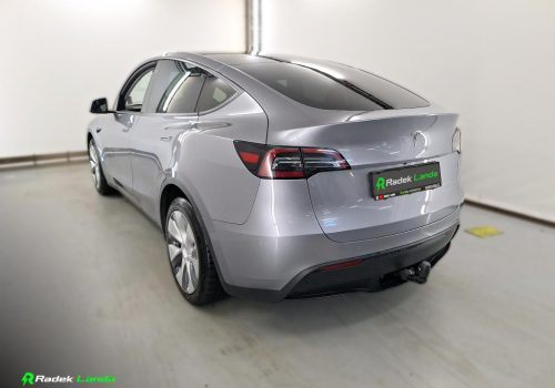 Tesla_Model_Y_Long_Range_AWD_stribrna_zadek