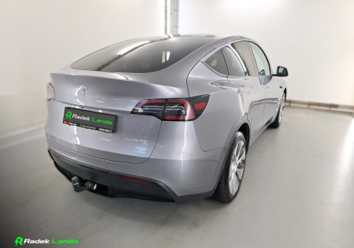 Tesla_Model_Y_Long_Range_AWD_stribrna_zadek2