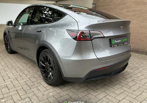 Tesla_Model_Y_Long_Range_AWD_stribrna_zadek2