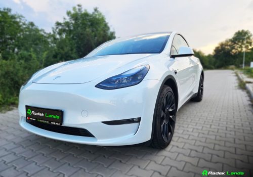 Tesla_Model_Y_Long_Range_bila_predek