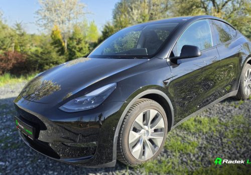 Tesla_Model_Y_Long_Range_cerna_predek
