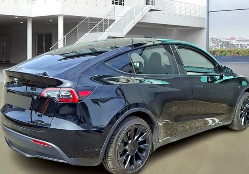 Tesla_Model_Y_RWD-_LFP_cerna_zadek
