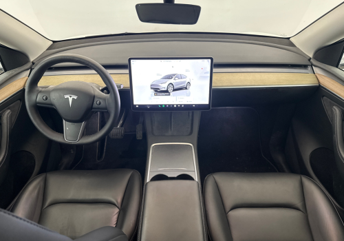 Tesla_Model_Y_RWD_LFP_bila_interier2