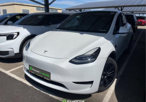 Tesla_Model_Y_RWD_SR_bila_predek