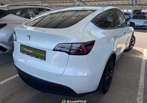 Tesla_Model_Y_RWD_SR_bila_zadek